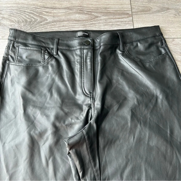 NWT Reitmans Straight Leg High Rise Faux Leather Pants in Black - Picture 5 of 15